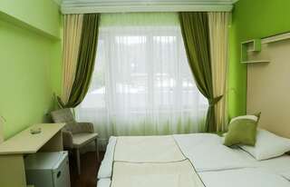 Отель Goris Hotel Горис Двухместный номер с 2 отдельными кроватями и балконом-2